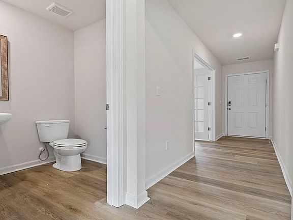 5th image of 212 Pristine Dr