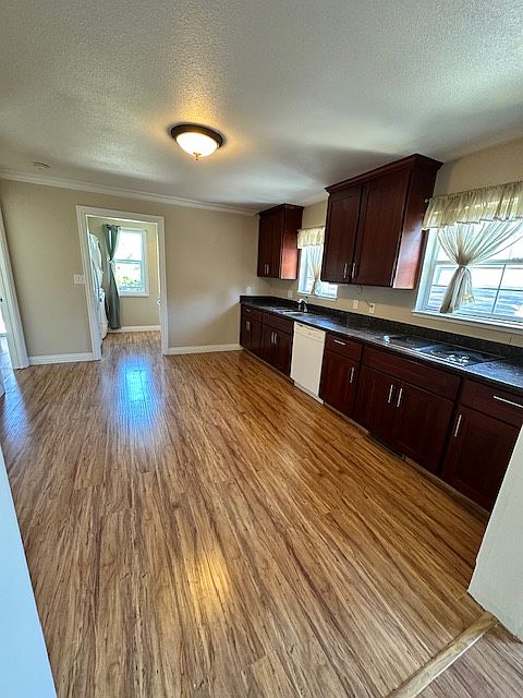1st image of 182 Waverly St