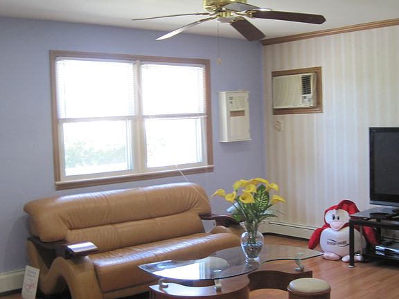 Living rm/ceiling fan
