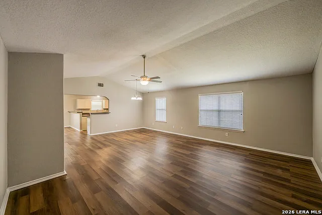 4 bed, 2.0 bath, 1976 sqft, $1,895 — Photo 2