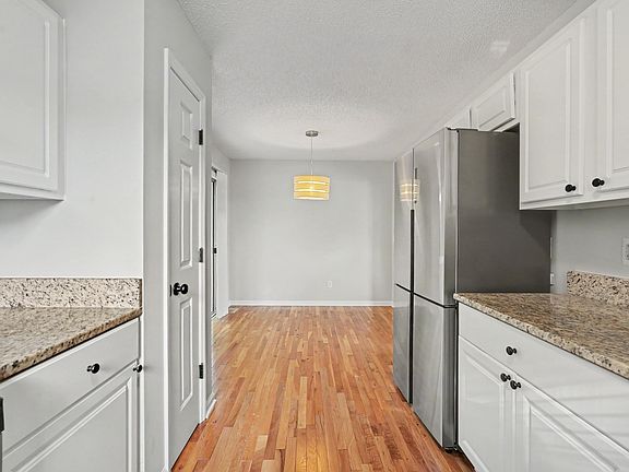 4th image of 2416 Kingsboro Rd