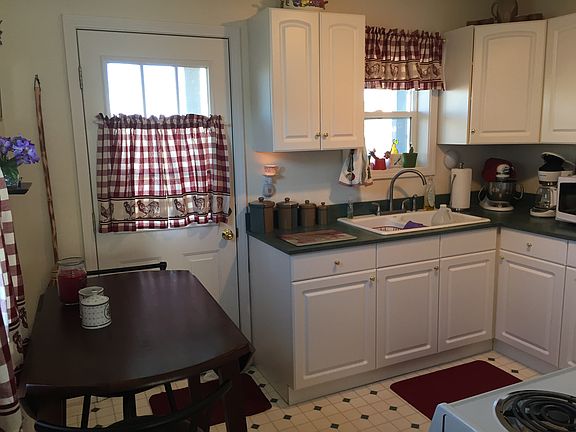 3rd image of 409 SE Regent Ave