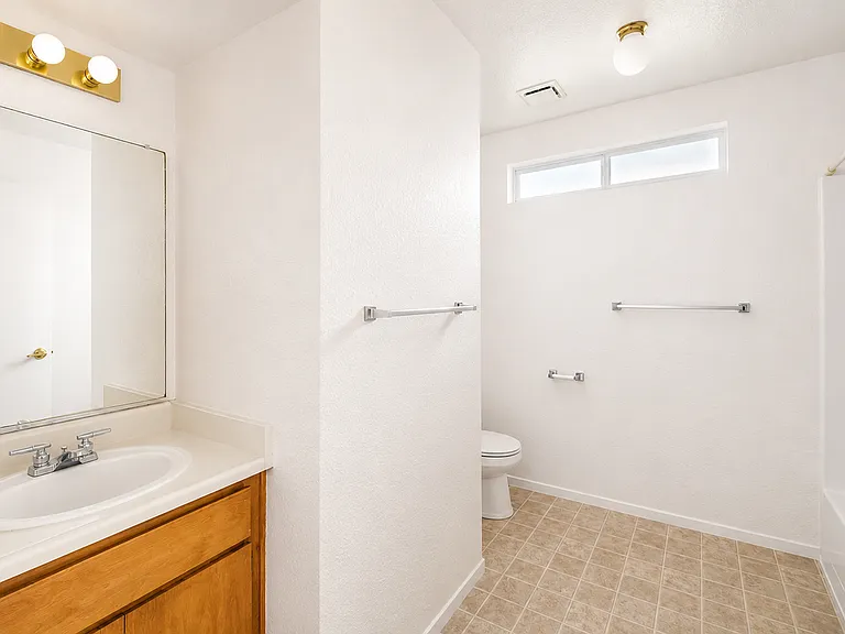 480 Manzanita Ave — Photo 12