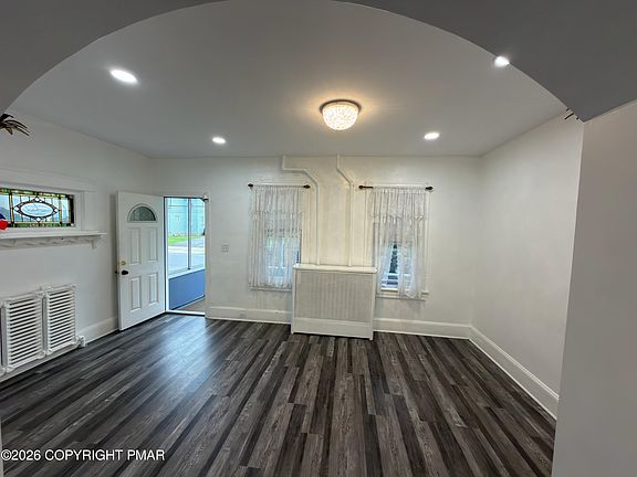 5th image of 86 Church St