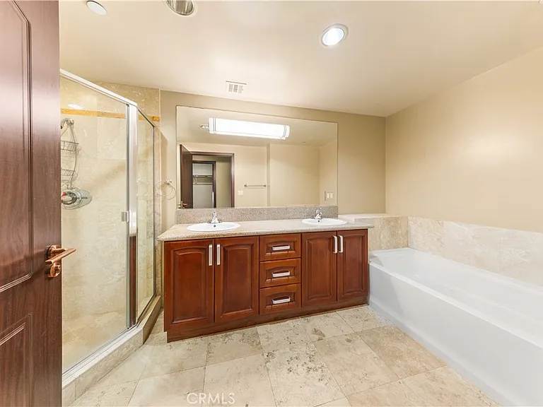 11218 Camarillo St #404 — Photo 39