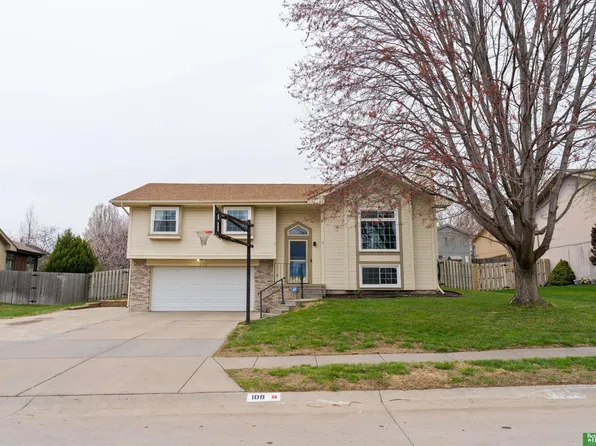 108 Summerset Dr, Papillion, NE 68133