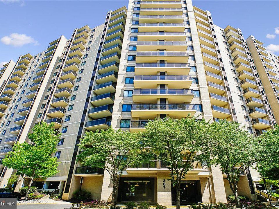 1st image of 307 Yoakum Pkwy APT 407