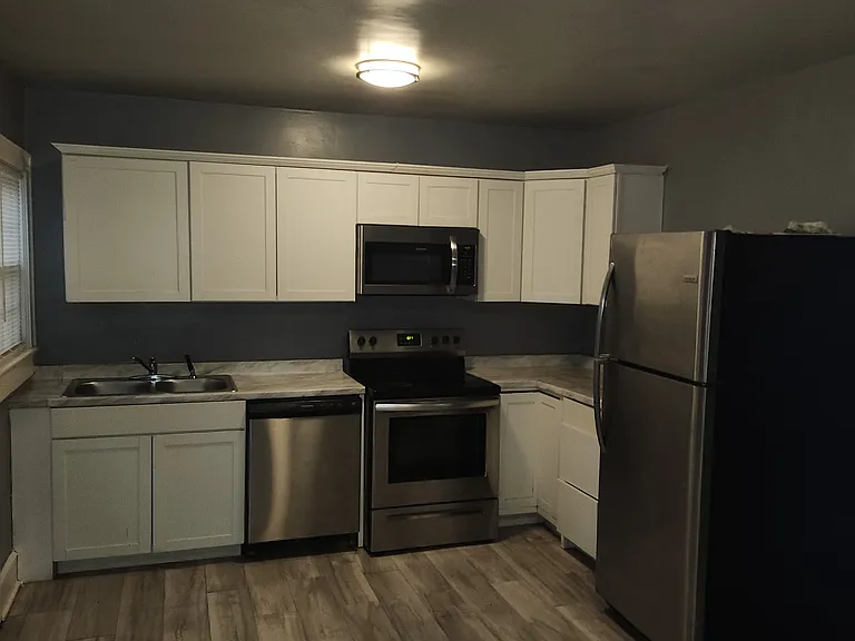 209 Upson Ave — Photo 2