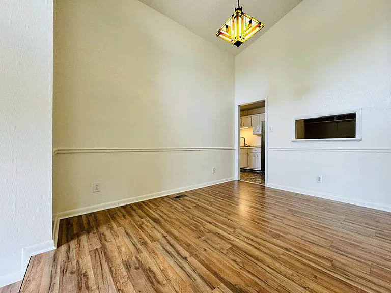 1009 Louisburg Pl — Photo 7