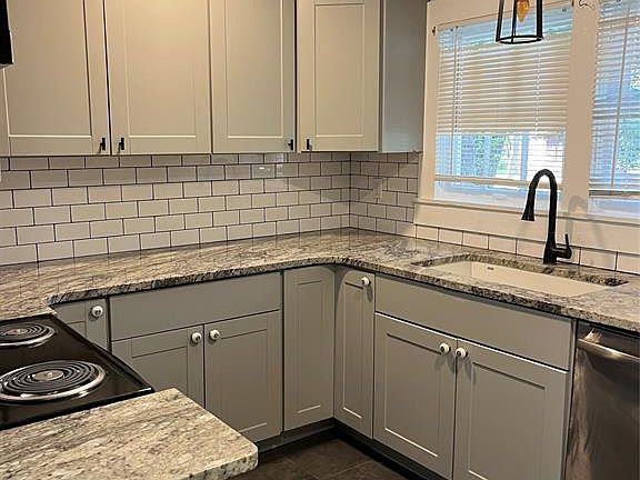 3rd image of 903 W 8th St