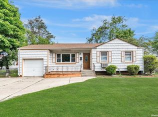 7 Wilson St, Brentwood, NY 11717