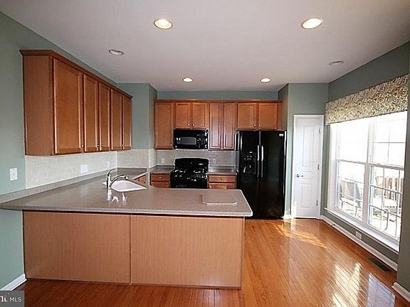 4th image of 102 Hudson Dr
