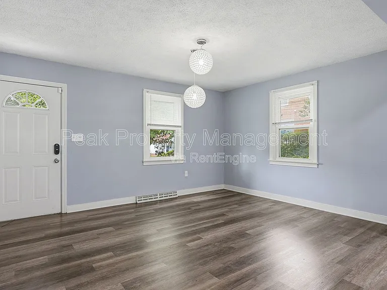 421 Saint Luke St — Photo 3