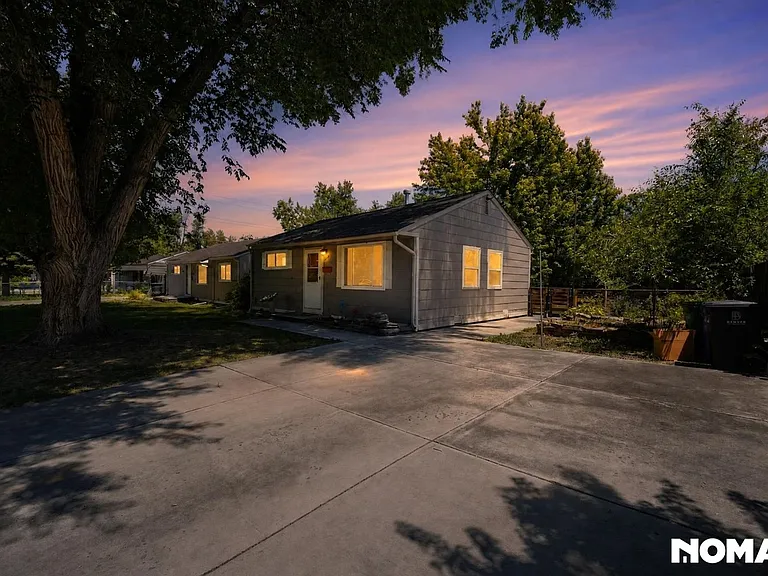 2520 S Knox Ct — Photo 35