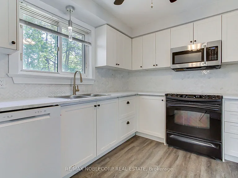 17 Larkdale Cres — Photo 19