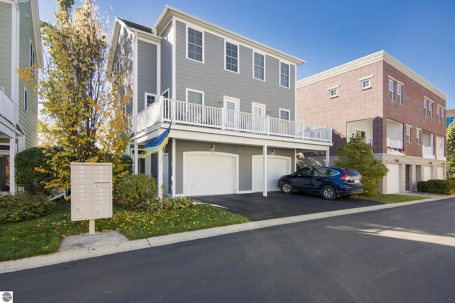204 Midtown Dr photo 1