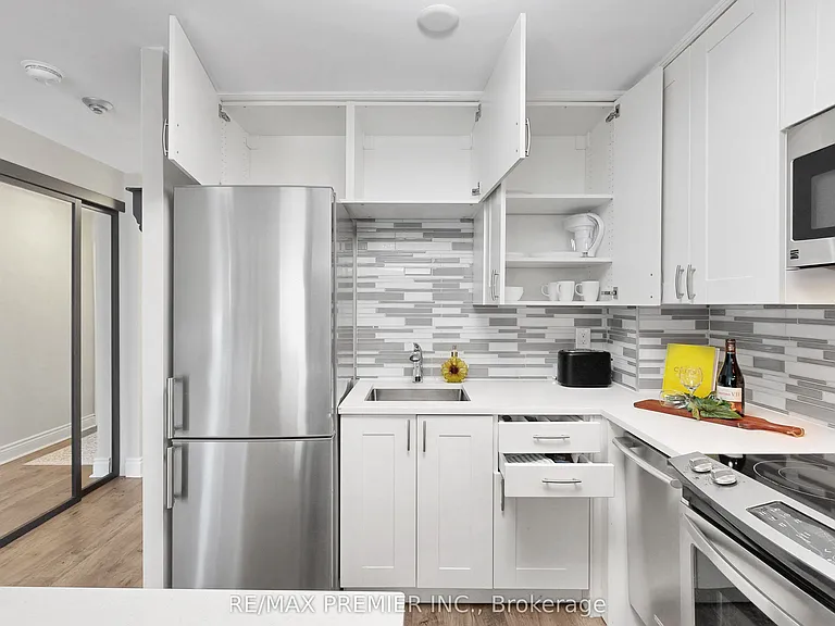 95 Prince Arthur Ave #Penthouse 824 — Photo 16