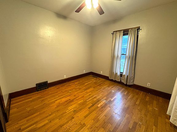 4th image of 714 N Olive St