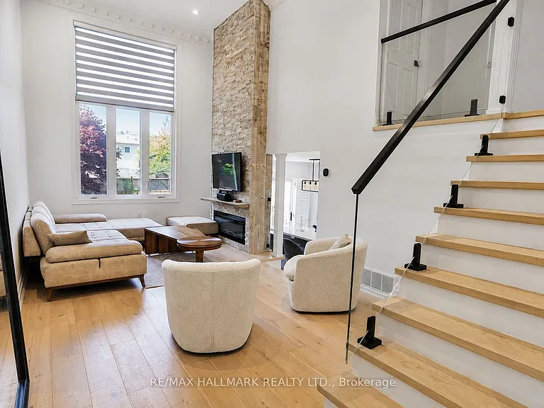 36 Kitsilano Cres — Photo 5