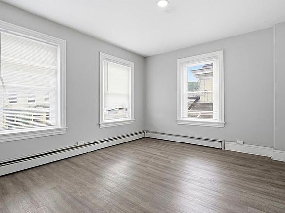 2nd image of 414 Wyandotte St #2