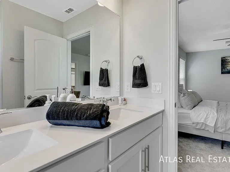 741 Creekwater Ln — Photo 11