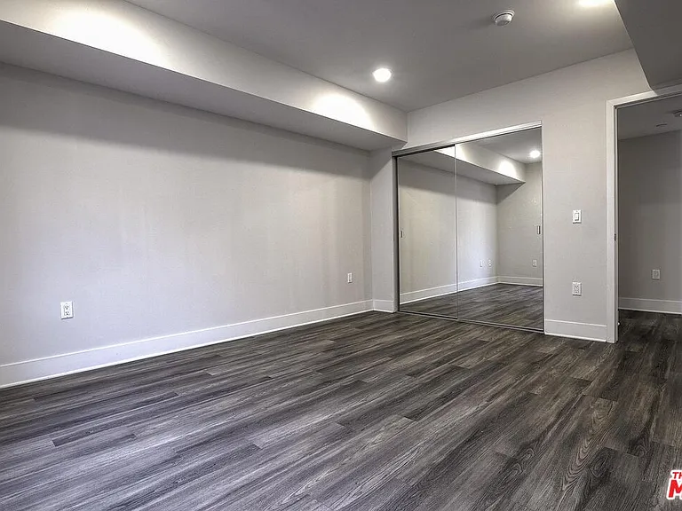 5030 Rosewood Ave #304 — Photo 16
