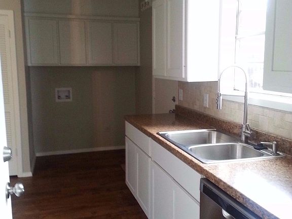 2nd image of 2906 Kirby Ave