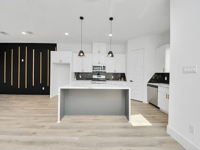 3524 Rebecca St — Photo 12