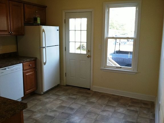3rd image of 69 Lakewood Ter