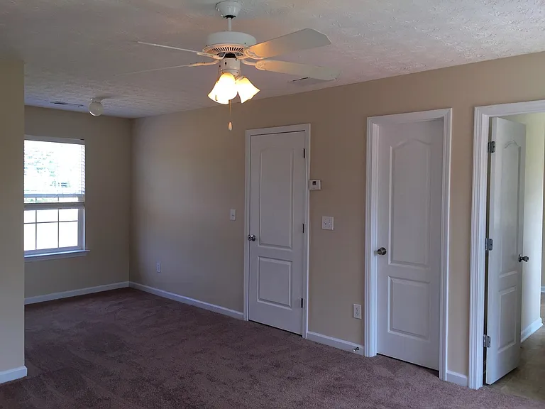 126 Potomac Dr — Photo 14