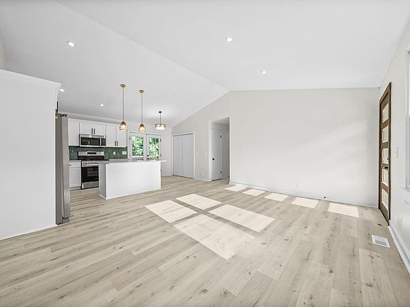 5th image of 510 Ginkgo Dr