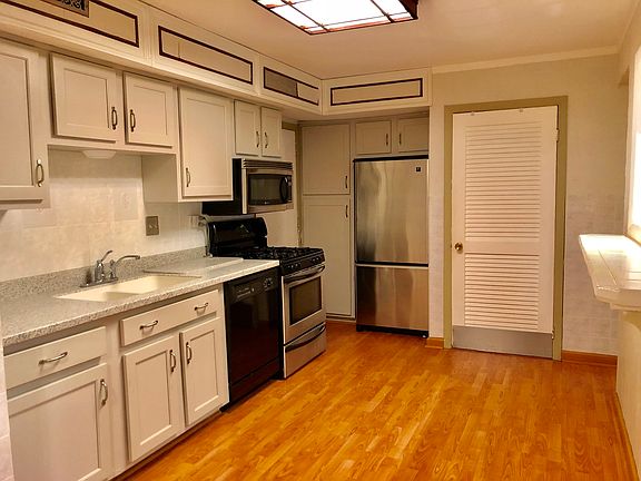 4th image of 7820 Woodward Ave #7820