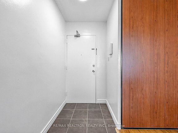 4th image of 180 Markham Rd #501