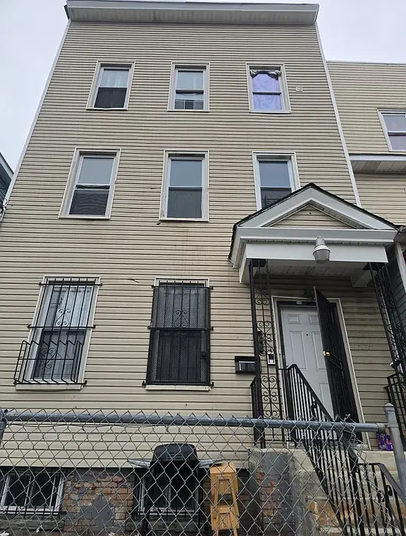 3 bed, $1,995 — Photo 2