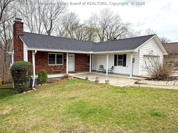 1107 E Village Dr, South Charleston, WV 25309