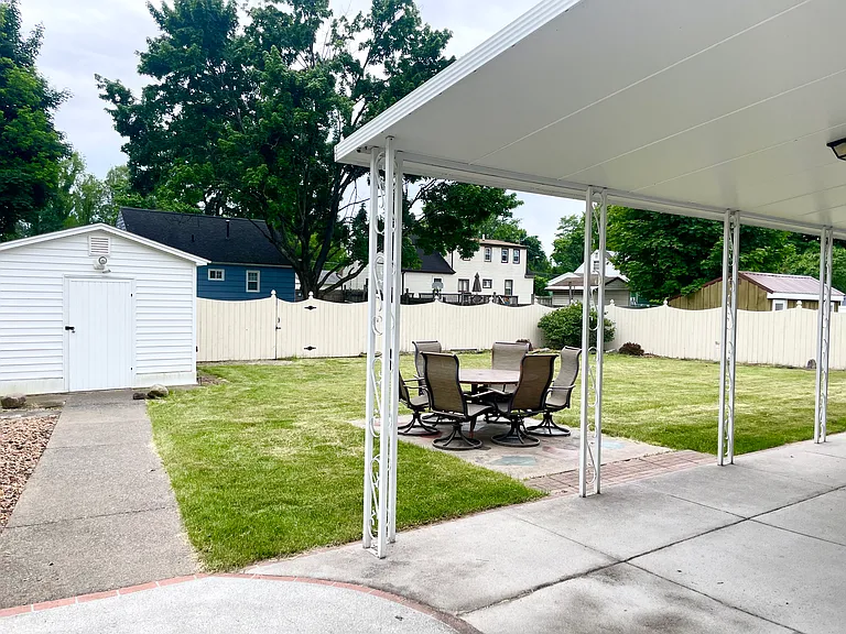 218 Lynnhaven Dr — Photo 3