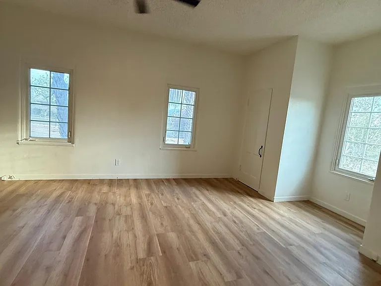 27490 Norwood St — Photo 13