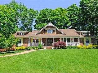 421 Cornwall Ct, Wyckoff, NJ 07481