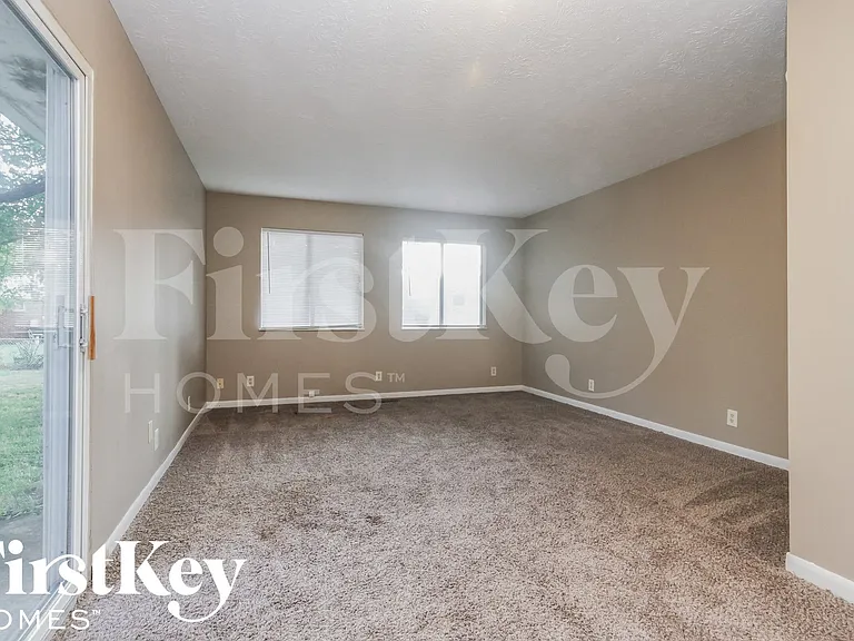 376 Ticen St — Photo 7
