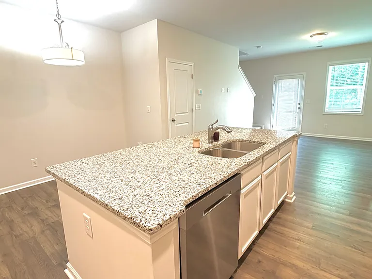 111 Norse Creek Dr — Photo 5