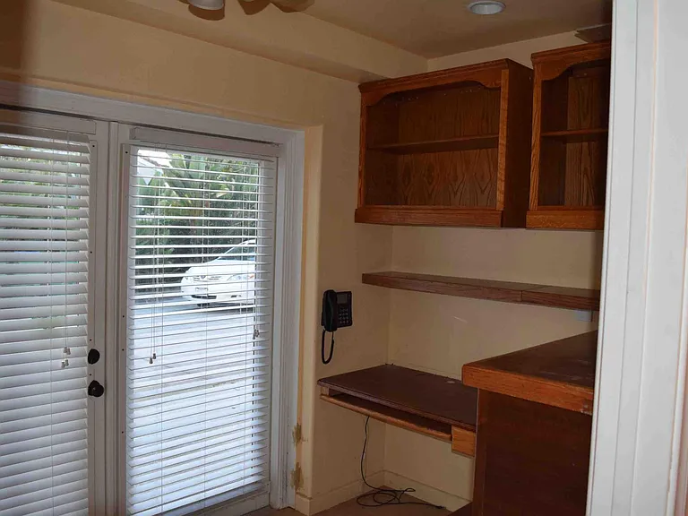 2nd office with separate entrance connected to the garage, storage room