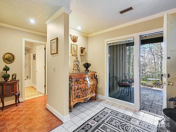 3rd image of 208 Estate Dr