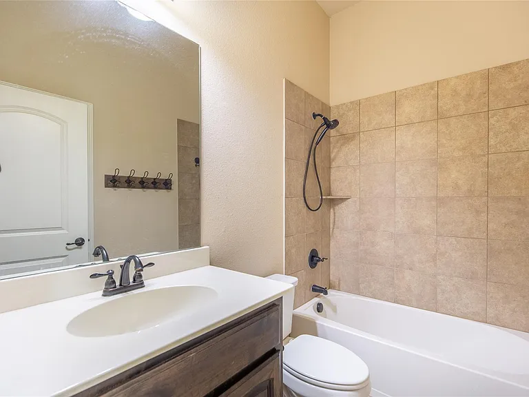637 Peach Ln — Photo 18
