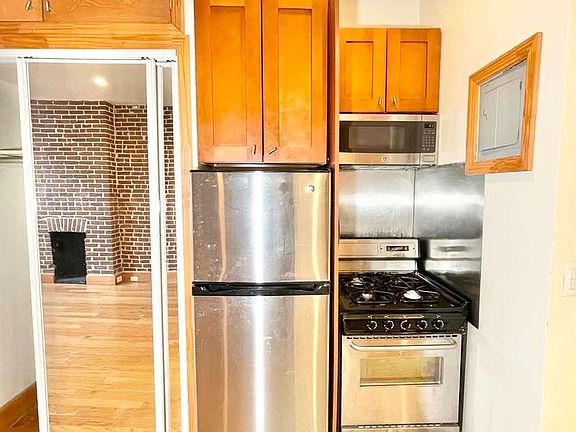 2nd image of 5 King St APT 4FE