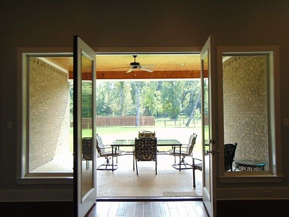 4th image of 185 Rockrose Dr