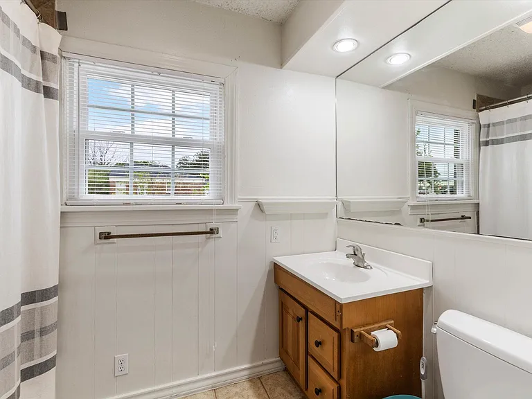 3508 W Biddison St — Photo 35