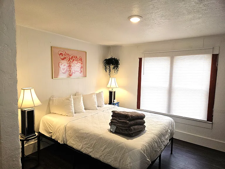 719 SW 4th St #200 — Photo 6