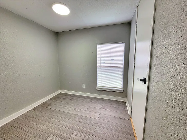 312 Paddock St #3 — Photo 10