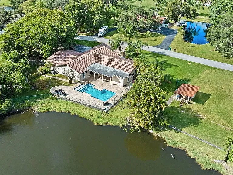 10950 SW 40th Ct — Photo 35