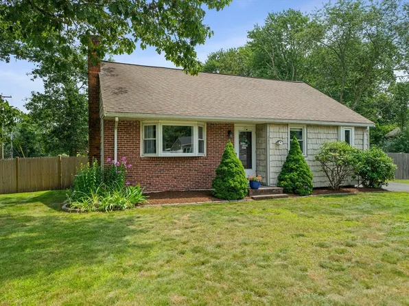237 Turnpike St, Stoughton, MA 02072